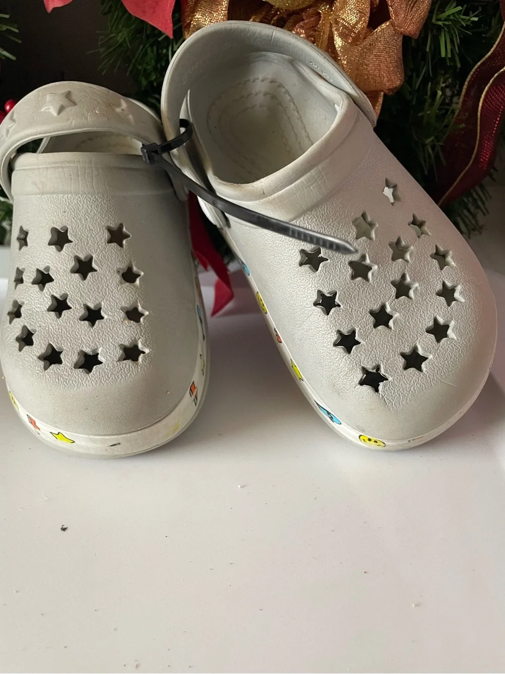 Kids Gray Star-Cut Slip-On Clogs w colorful accents on soul edges Unisex SZ 6